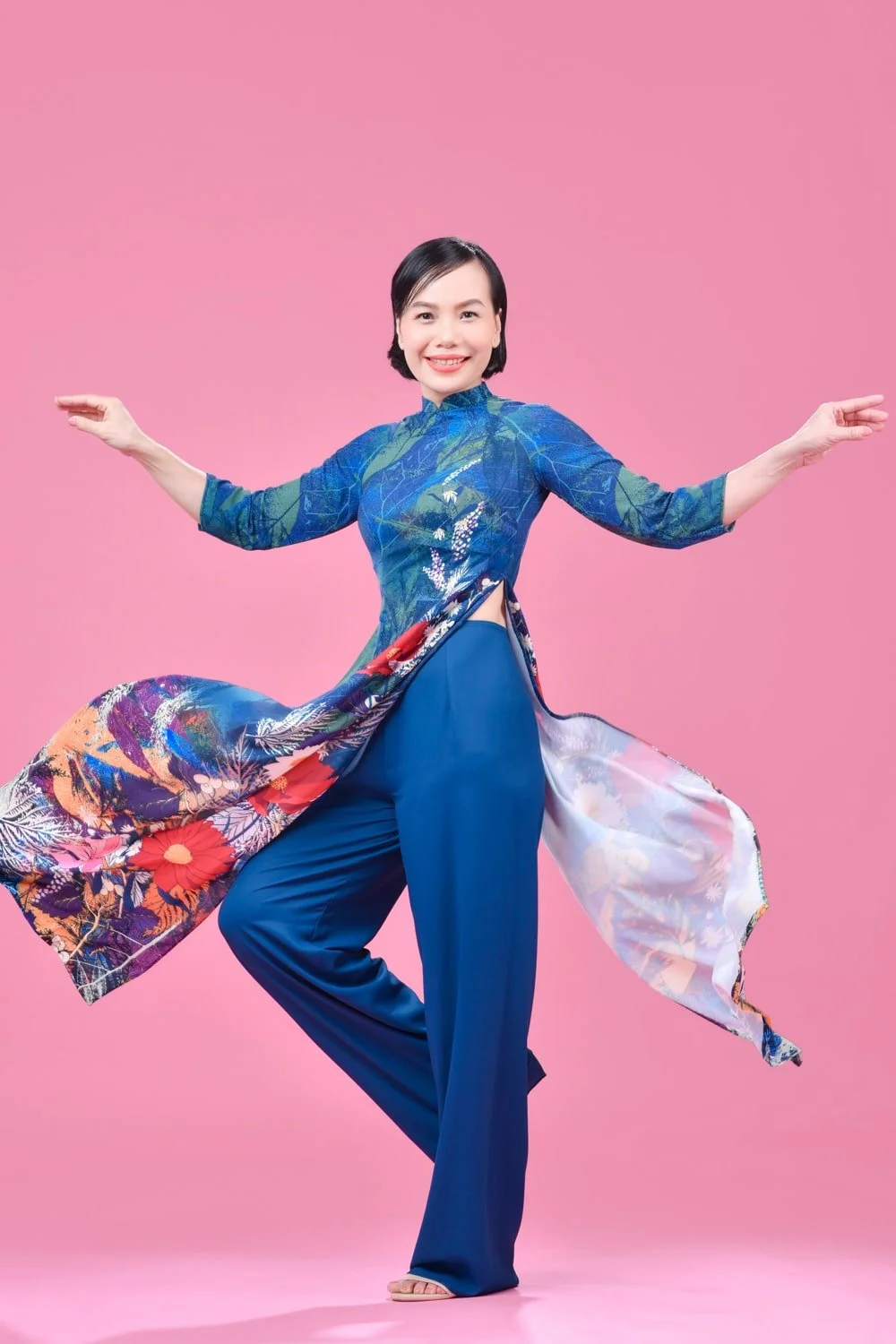 Anh ao dai trong studio 5 min