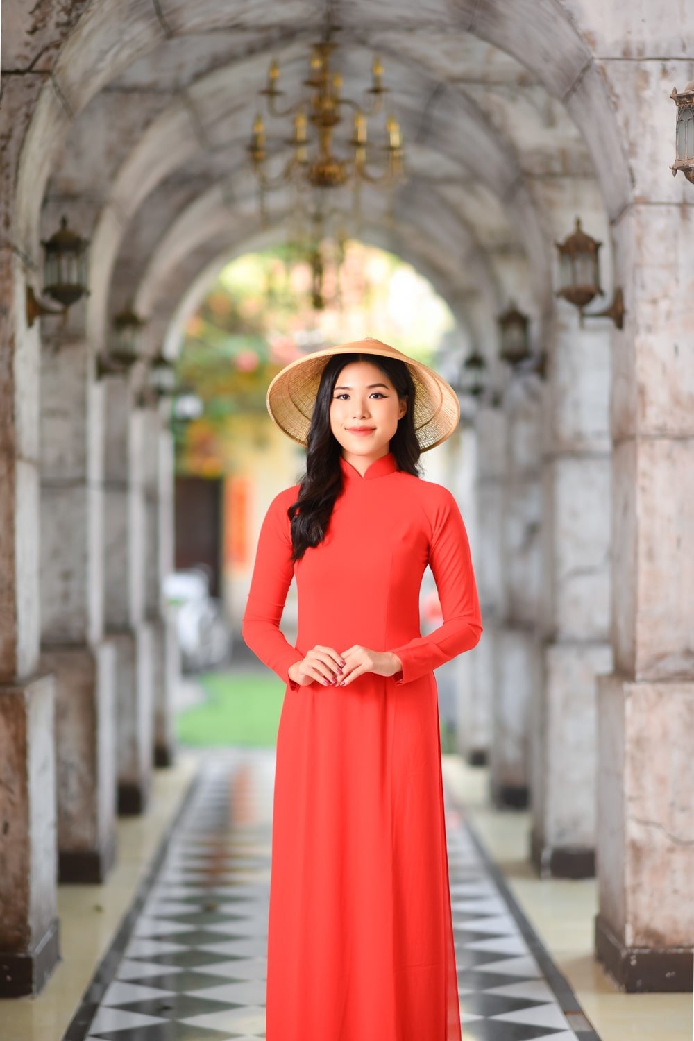 Chụp ảnh áo dài đỏ tết Việt Nam đẹp
