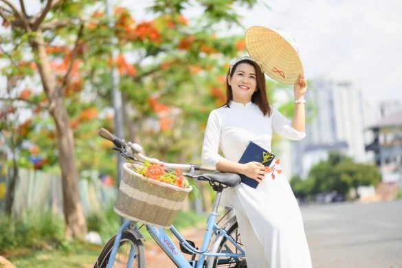 Chụp ảnh áo dài với xe đạp đẹp