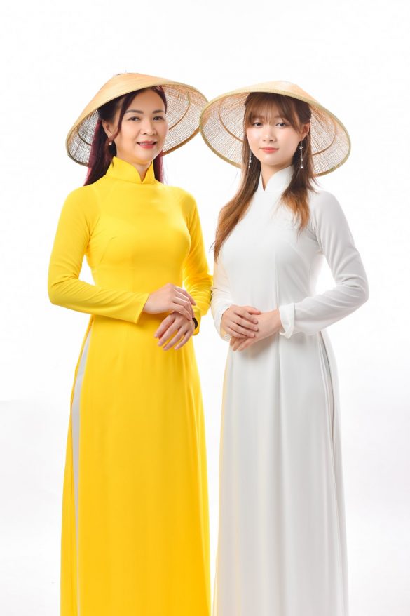 Anh ao dai 2 me con 14 min