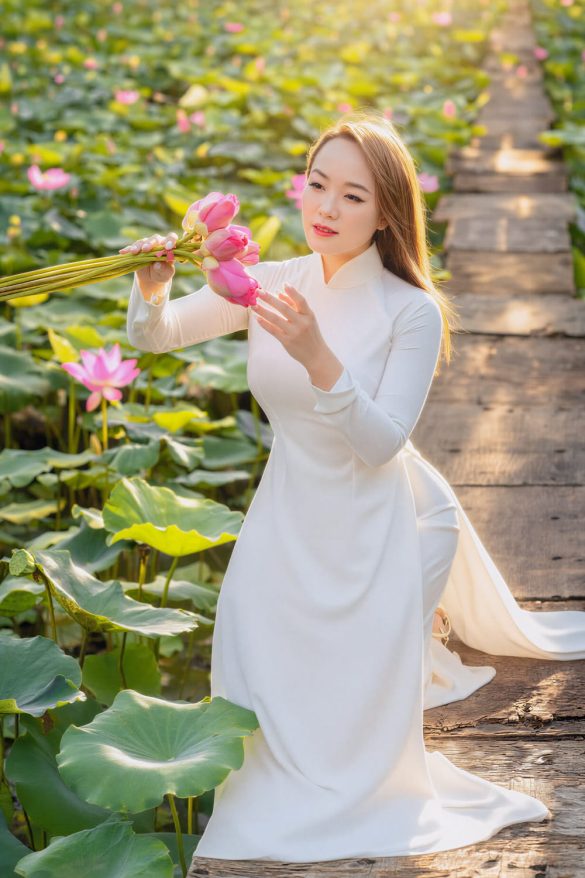 Anh ao dai hoa sen (11) Anh ao dai hoa sen 11