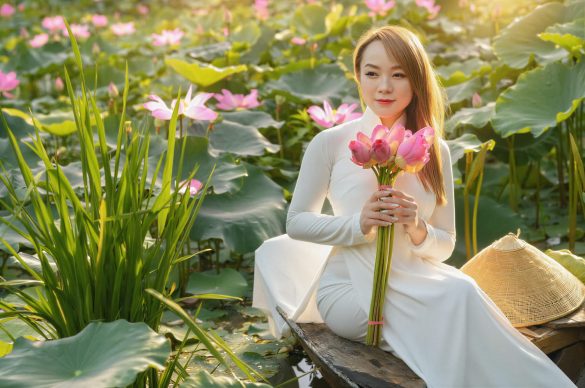 Anh ao dai hoa sen (2) Anh ao dai hoa sen 2