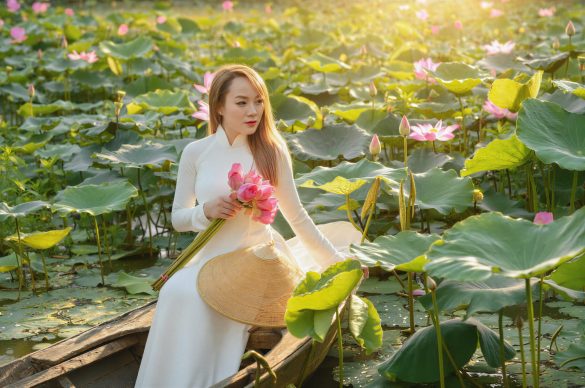 Anh ao dai hoa sen (3) Anh ao dai hoa sen 3