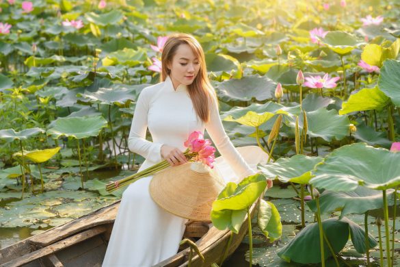 Anh ao dai hoa sen (8) Anh ao dai hoa sen 8