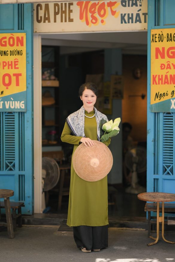 Cô ba Sài Gòn phong cách cổ điển